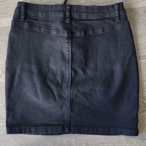 Misguided black skirt - Picture 2 of 6